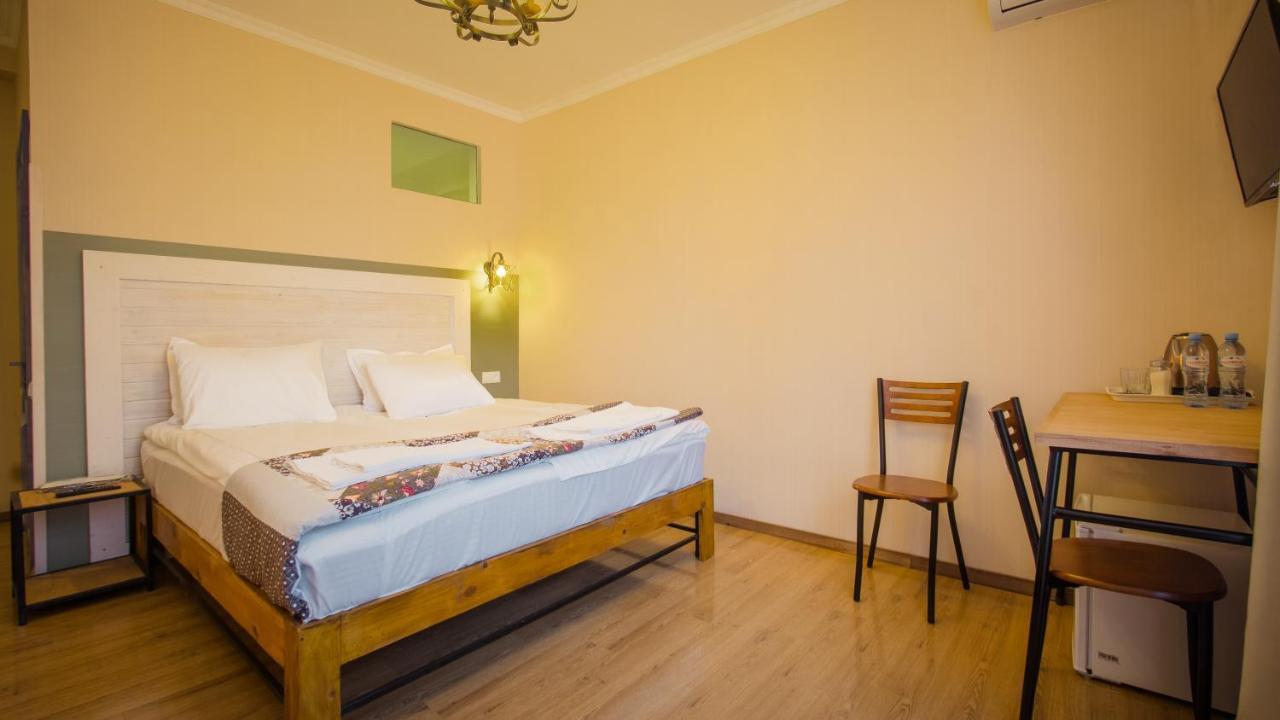 Wine Symphony Boutique Hotel Тбилиси Екстериор снимка